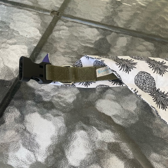 Handmade Dog Bandana with Velcro strap - Picture 11 of 12